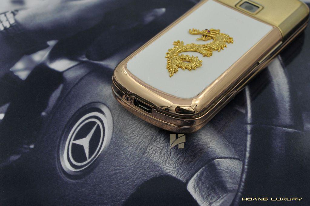 ​Ý nghĩa phong thủy của Nokia 8800 vàng hồng da trắng đính rồng