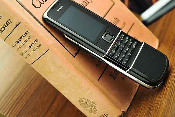 Nokia 8800 arte black- Diện mạo làm say đảo lòng người