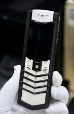 Vertu Signature S Black and White